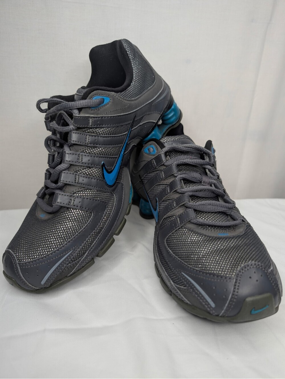 Vintage Nike Shox NZ Cool Grey Metallic Cyber Y2K Style Sneakers
